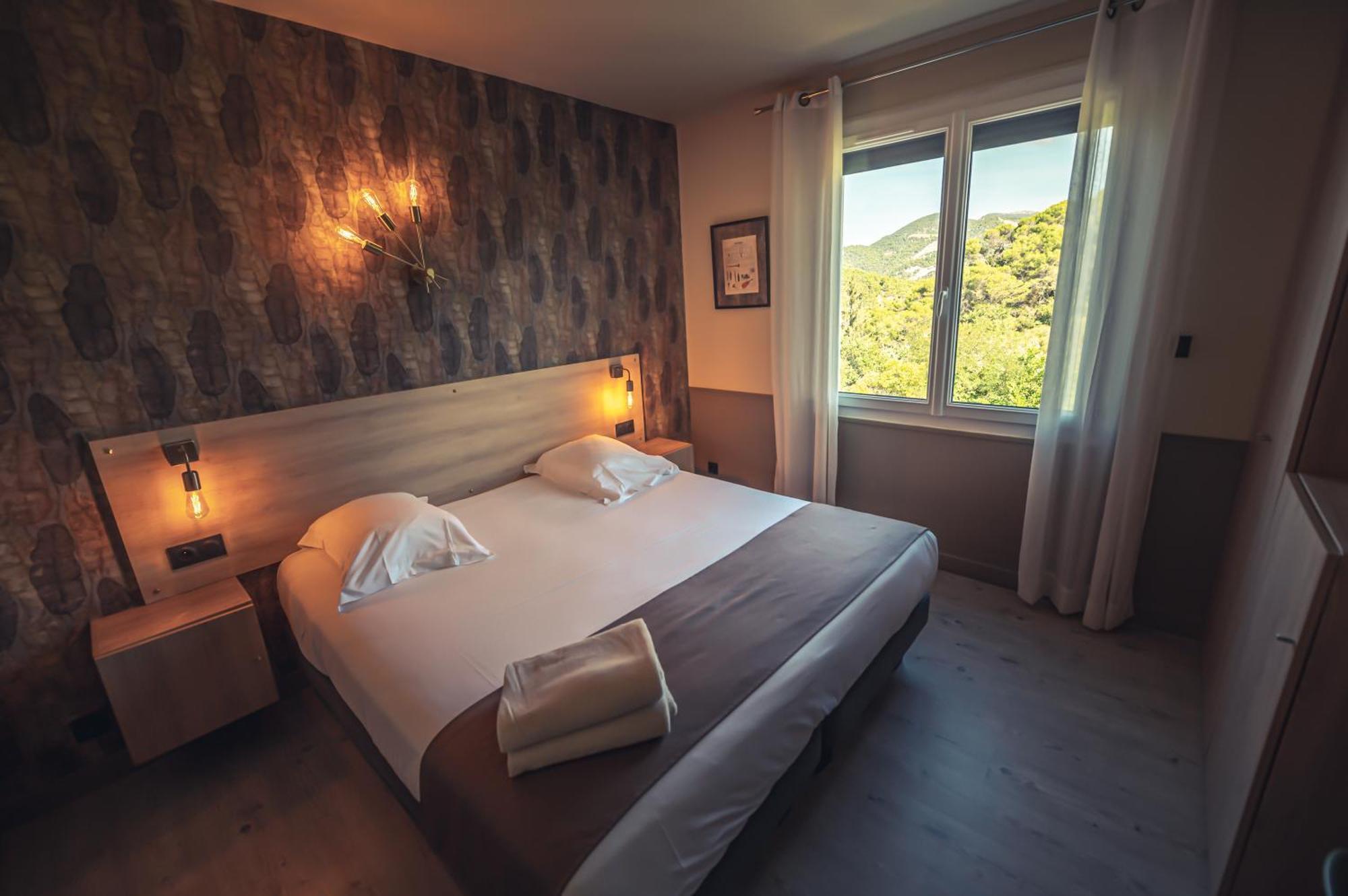Logis Hotel Restaurant Le Plantevin Propiac Exteriör bild